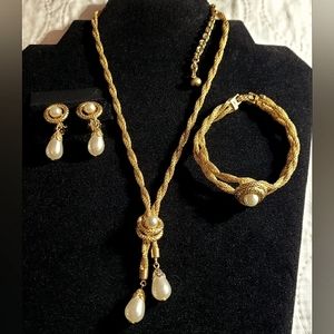 1960 VINTAGE NECKLACE/EARRING/BRACELET SET